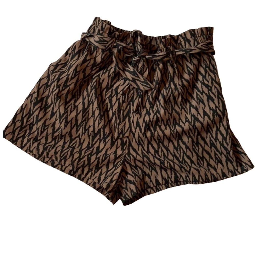 Sanctuary high waist paper bag shorts with abstract print Size Medium